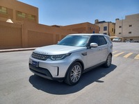 Used 2019 Land Rover Discovery for sale in Riyadh